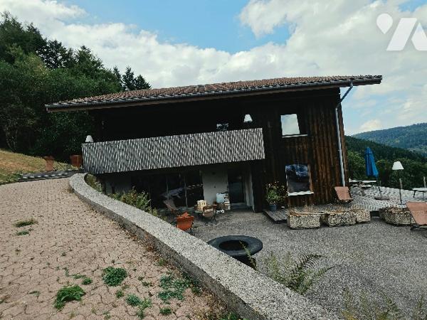 15906
A VENTRON (88310) 6 Sous l’Hermitage 
Une maison à usage d’habitation de 325 m2 de 1970