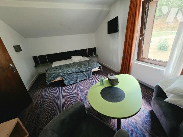 15906
A VENTRON (88310) 6 Sous l’Hermitage 
Une maison à usage d’habitation de 325 m2 de 1970