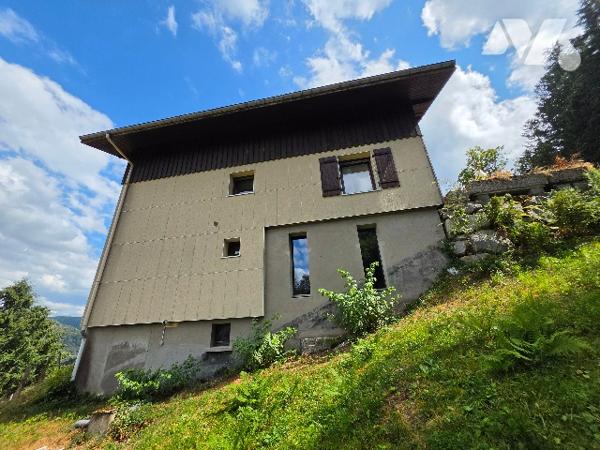 15906
A VENTRON (88310) 6 Sous l’Hermitage 
Une maison à usage d’habitation de 325 m2 de 1970