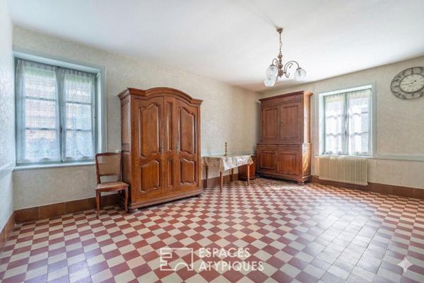 Maison de caractère à réhabiliter avec potentiel – Centre de Villeneuve (01480)