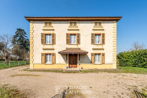 Maison de caractère à réhabiliter avec potentiel – Centre de Villeneuve (01480)