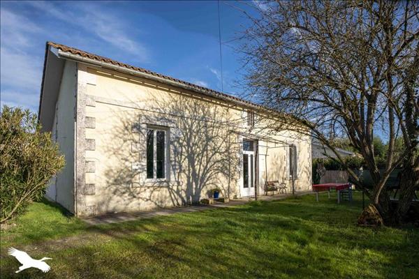 Maison à vendre |  Saint-Aigulin |  8 pièces | 156 m²