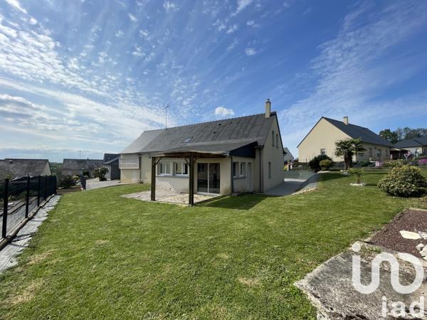 Maison 5 pièces de 205 m² à Fougerolles-du-Plessis (53190)