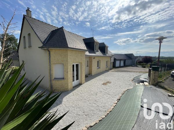 Maison 5 pièces de 205 m² à Fougerolles-du-Plessis (53190)