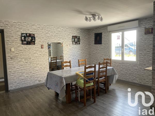 Maison 5 pièces de 205 m² à Fougerolles-du-Plessis (53190)