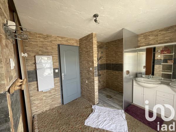 Maison 5 pièces de 205 m² à Fougerolles-du-Plessis (53190)