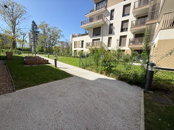 A Vendre Appartement 3 pièces lumineux au dernier étage à Meaux - T3 2022 : terrasse XXL, parking, géothermie ? clé en main .