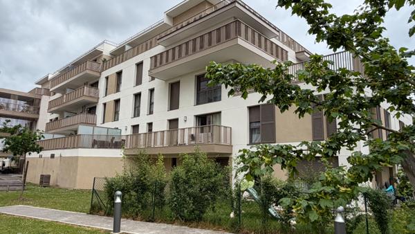 A Vendre Appartement 3 pièces lumineux au dernier étage à Meaux - T3 2022 : terrasse XXL, parking, géothermie ? clé en main .