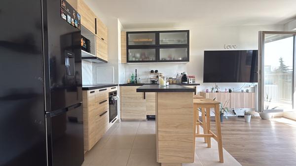 A Vendre Appartement 3 pièces lumineux au dernier étage à Meaux - T3 2022 : terrasse XXL, parking, géothermie ? clé en main .