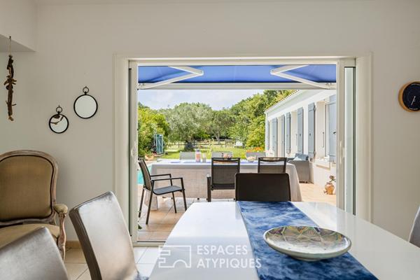 Villa avec piscine dans un écrin paysager