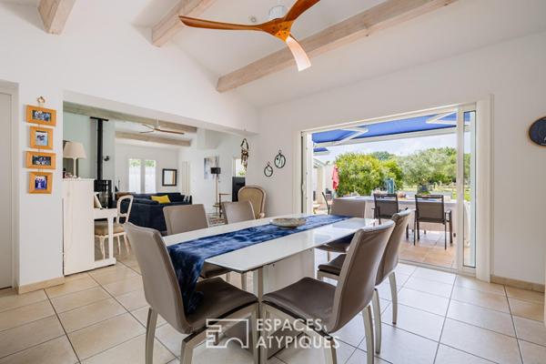 Villa avec piscine dans un écrin paysager