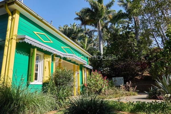 Vous rêvez de bâtir la Maison de vos rêves dans un cadre paisible tout en restant à proximité à pieds de toutes les commodités ? Ne cherchez plus ! Ce terrain de 450 m² offre une VUE MER et un espace généreux pour concrétiser vos aspirations.

Type de bien : Terrain borné et constructible, prêt à accueillir votre projet personnel. 

Situé proche du centre ville, dans un secteur recherché, ce terrain vous garantit une proximité urbaine avec le charme d'une vie tranquille et proche de la nature.
Profitez de toutes les commodités disponibles à quelques minutes à pieds: commerces, écoles, collège et transports en commun facilitent votre quotidien.

Faites de votre vision une réalité en acquérant ce terrain à prix raisonnable. N'attendez plus pour saisir cette opportunité unique ! Pour toute information complémentaire, contactez Dany Ingar.