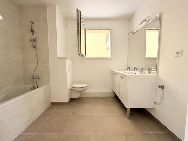 Appartement
         4 pièces
        - 106 m² 355 000 € *