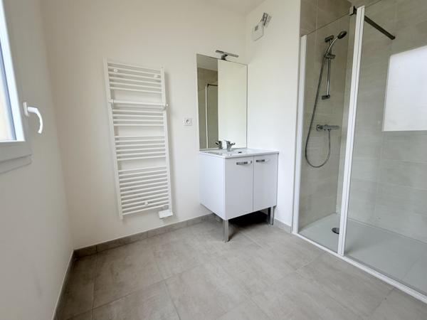 Appartement
         4 pièces
        - 106 m² 355 000 € *