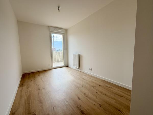 Appartement
         4 pièces
        - 106 m² 355 000 € *