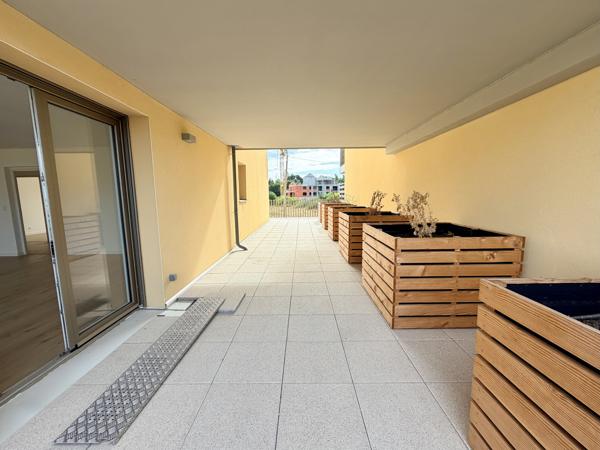 Appartement
         4 pièces
        - 106 m² 355 000 € *