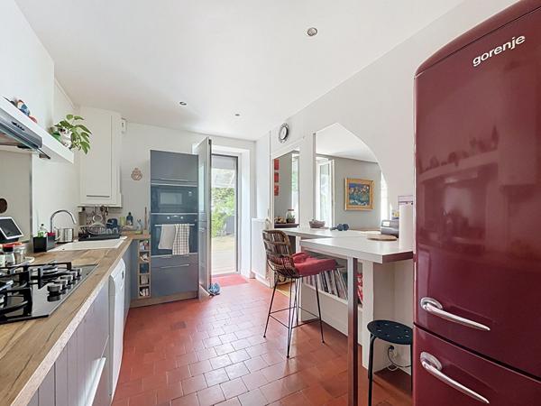 Maison 5 pièces 3 chambres  Secteur Zola à Nantes avec joli jardin au calme.