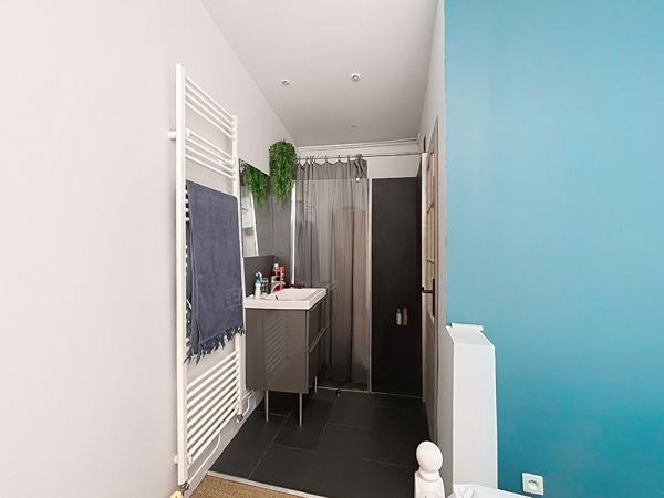 Maison 5 pièces 3 chambres  Secteur Zola à Nantes avec joli jardin au calme.