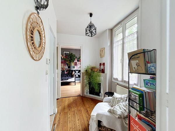 Maison 5 pièces 3 chambres  Secteur Zola à Nantes avec joli jardin au calme.
