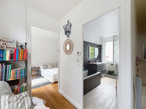 Maison 5 pièces 3 chambres  Secteur Zola à Nantes avec joli jardin au calme.