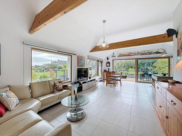 Maison contemporaine d'exception de 172 M² à Séné : 5 chambres, double garage, jardin paysagé de 1180 M², piscine-spa. Emplacement premium et possibilités d'extensions