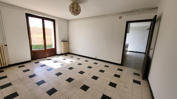 APPARTEMENT AVEC 2 CHAMBRES TERRASSE ET PLACE DE PARKING