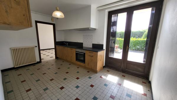 APPARTEMENT AVEC 2 CHAMBRES TERRASSE ET PLACE DE PARKING