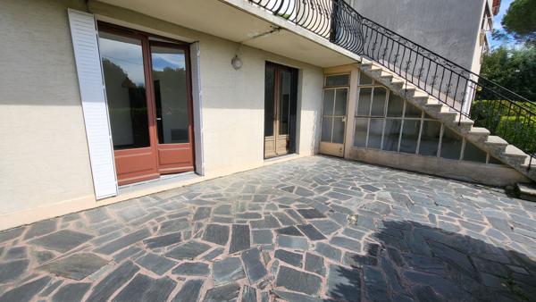 APPARTEMENT AVEC 2 CHAMBRES TERRASSE ET PLACE DE PARKING