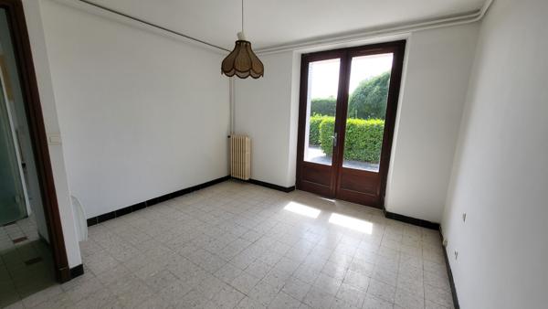 APPARTEMENT AVEC 2 CHAMBRES TERRASSE ET PLACE DE PARKING