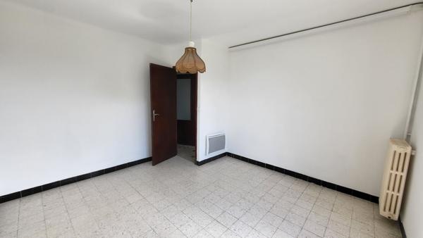 APPARTEMENT AVEC 2 CHAMBRES TERRASSE ET PLACE DE PARKING