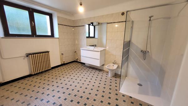 APPARTEMENT AVEC 2 CHAMBRES TERRASSE ET PLACE DE PARKING