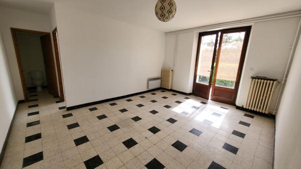 APPARTEMENT AVEC 2 CHAMBRES TERRASSE ET PLACE DE PARKING