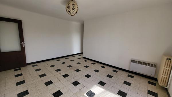 APPARTEMENT AVEC 2 CHAMBRES TERRASSE ET PLACE DE PARKING