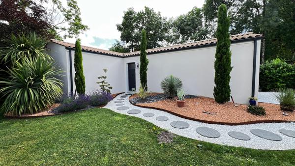 Maison de 62m2 à finir sur terrain arboré et paysagé