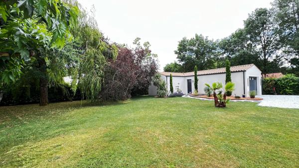 Maison de 62m2 à finir sur terrain arboré et paysagé