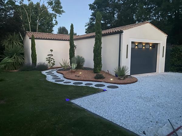 Maison de 62m2 à finir sur terrain arboré et paysagé