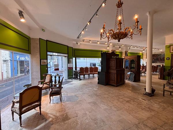 LOCAL COMMERCIAL 144 m² EN PLEIN CENTRE DU LUDE