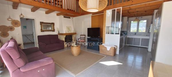 Bourg de Saint-pierre d'Oléron, proche commodités  sur terrain 1300m²: maison 6 chambres  + 2 studios indépendants et 2 garages