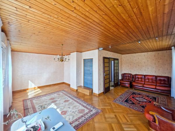 Maison 5 pièces avec grand terrain constructible – environnement calme – proche voie verte