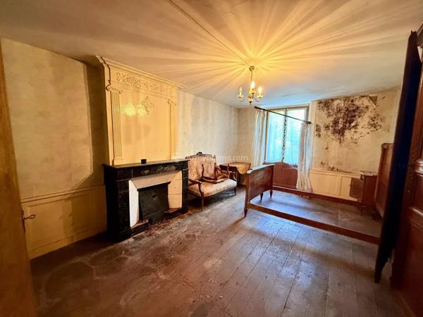 Vente                                                      Maison de village
                        
                     7 pièces                      202 m2                     à Andelot-Blancheville