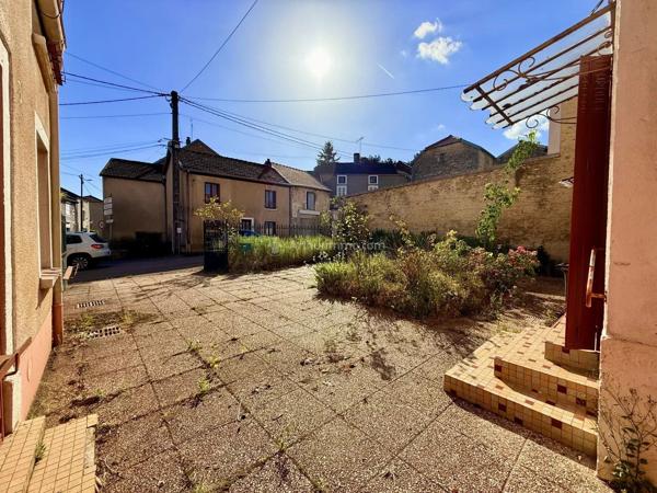 Vente                                                      Maison de village
                        
                     7 pièces                      202 m2                     à Andelot-Blancheville