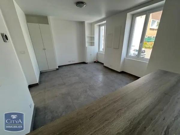 Maison à louer 2 pièces 42.75m² Mehun-sur-Yèvre (18500)