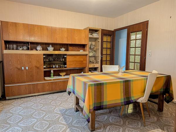 LIEUX UNIQUES ® PROPRIÉTÉS PRIVÉES PROPOSE MAISON SUR DEUX NIVEAUX DE 148.55 M² TERRAIN DE 863 M² À SELLES-SUR-CHER