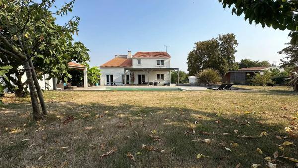 Demeure familiale d’exception ,Charme & volumes à Andilly