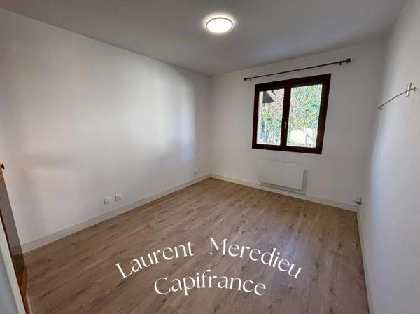 Maison rénovée en plein centre de Saint-André-de-Cubzac – Terrain divisible & dépendance à aménager