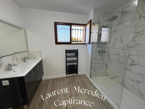 Maison rénovée en plein centre de Saint-André-de-Cubzac – Terrain divisible & dépendance à aménager