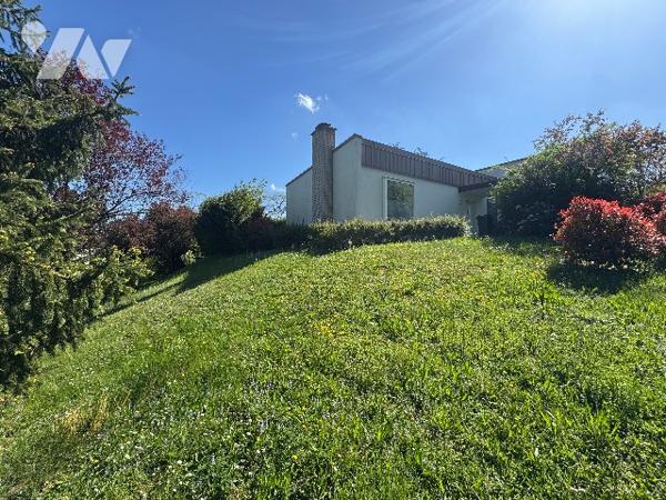 MAISON D'ARCHITECTE SEMI PLAIN-PIED 110 M2 MONTBELIARD