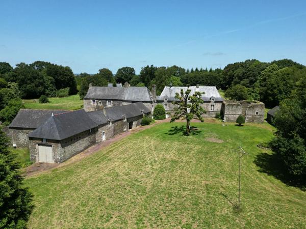 Manoir XV et XVIII siècle à restaurer
