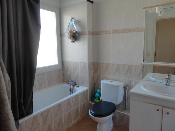 Dpt Pyrénées Orientales (66), à vendre à CANOHES maison P4 de 89 m² avec terrasse et garage - Terrain 198 m²