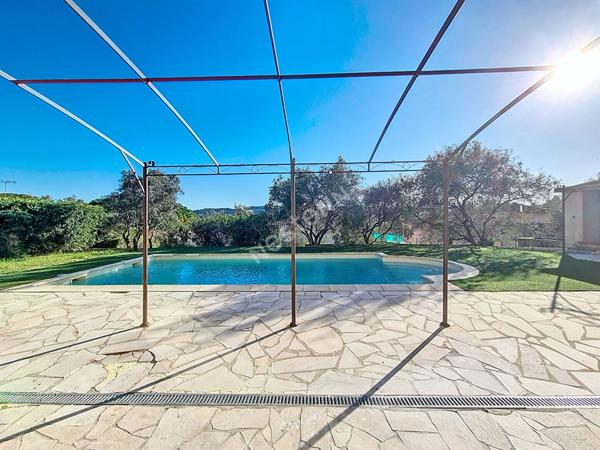 RARE ! APPARTEMENT AVEC PISCINE ET TERRAIN 370 m² SECTEUR CALME